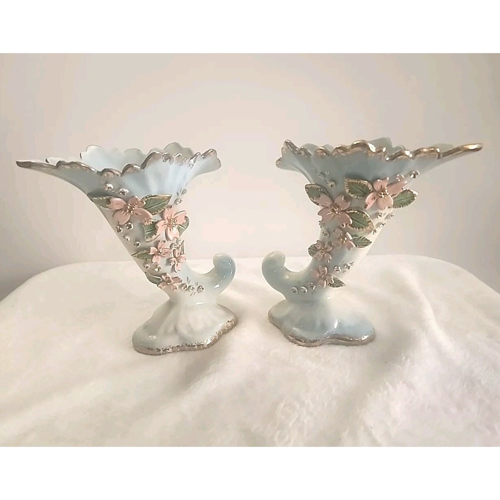 Beautiful Vintage Cermanic Cornucopia Vase Set Blue/white W/Gold‎ Trim & Flowers